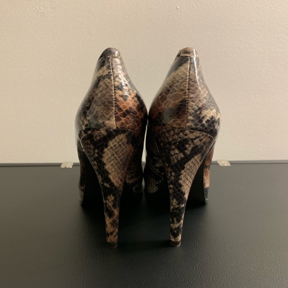 🔥EUC — Nine West snake pattern platform pumps - Picture 4 of 5